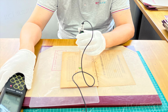 上海宋慶齡故居紀(jì)念館紙質(zhì)文獻(xiàn)脫酸前的pH檢測 上海宋慶齡故居紀(jì)念館紙質(zhì)文獻(xiàn)脫酸前的pH檢測